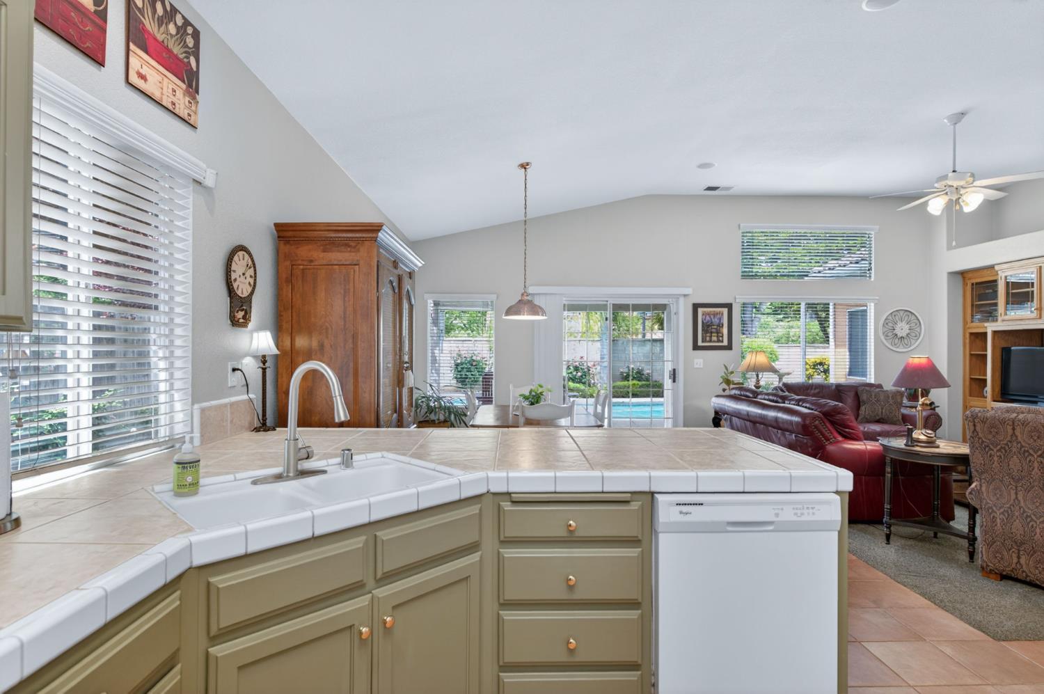 2329 Prescott Ave, Clovis, CA 93619