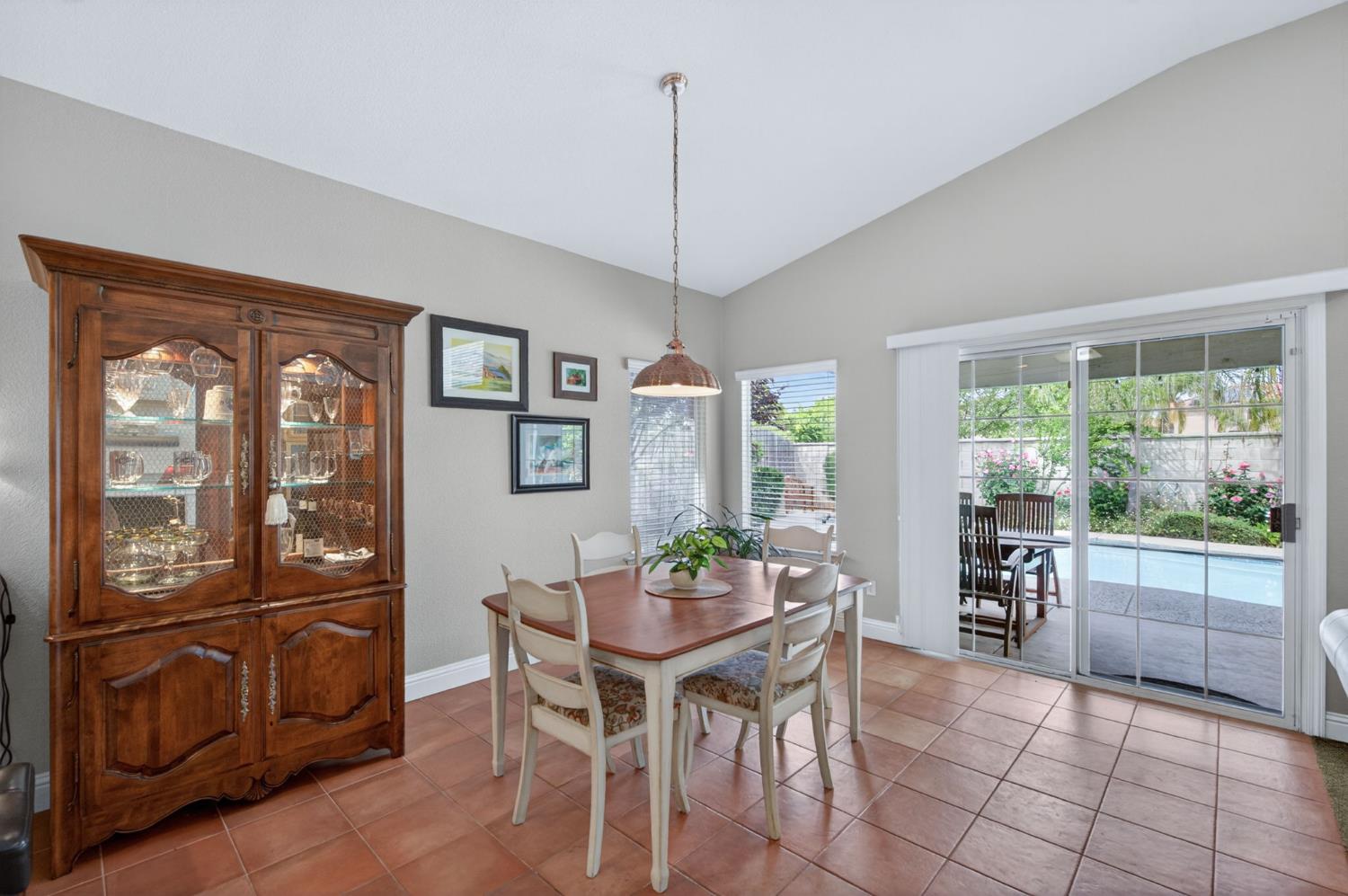 2329 Prescott Ave, Clovis, CA 93619