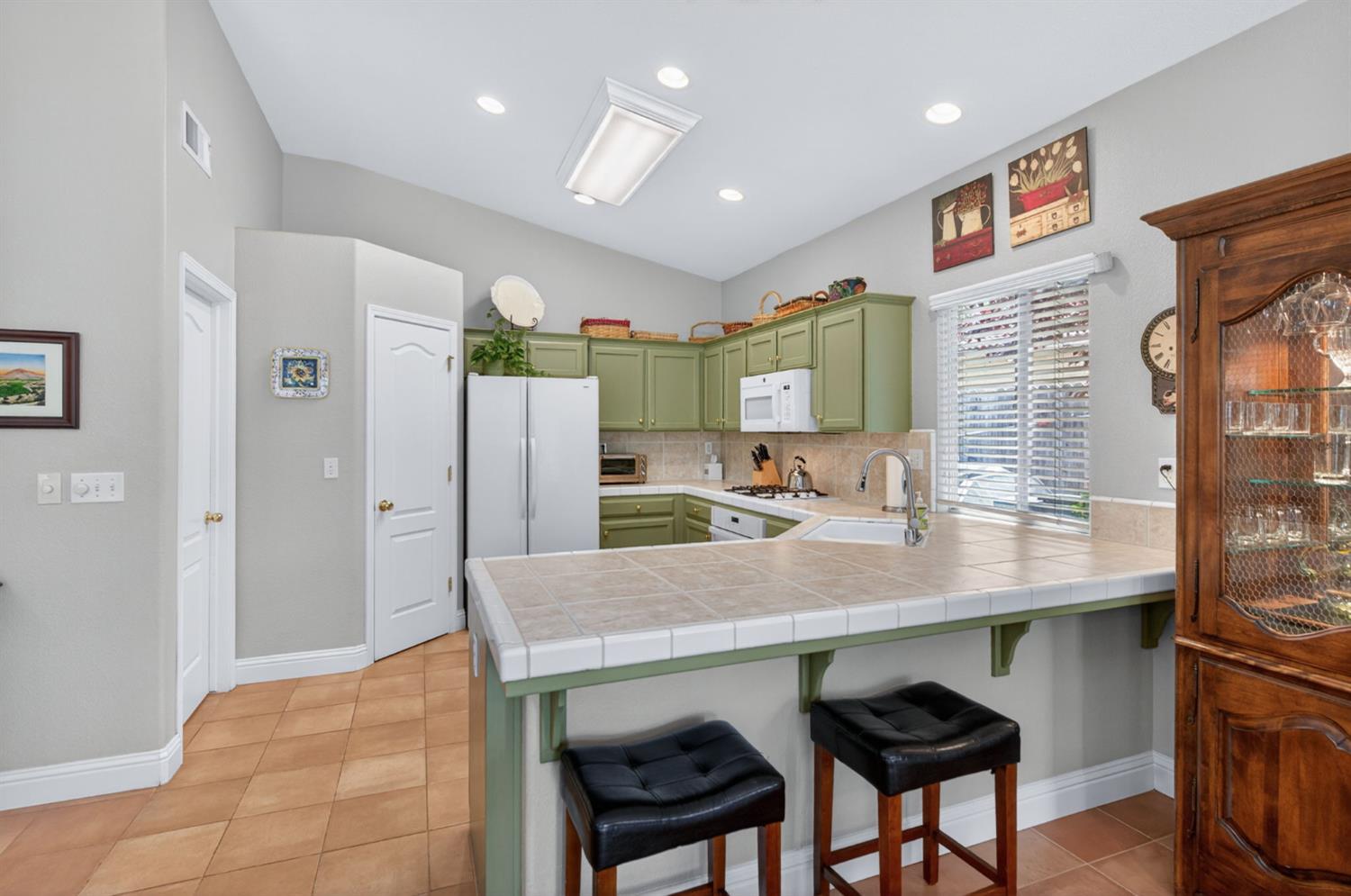 2329 Prescott Ave, Clovis, CA 93619