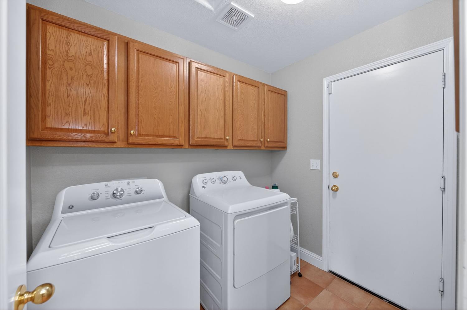 2329 Prescott Ave, Clovis, CA 93619