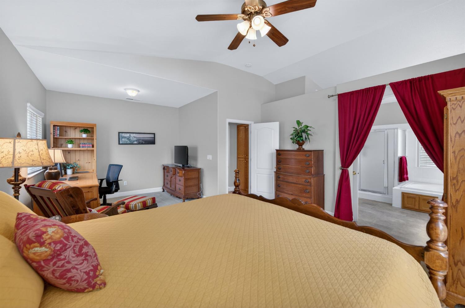 2329 Prescott Ave, Clovis, CA 93619