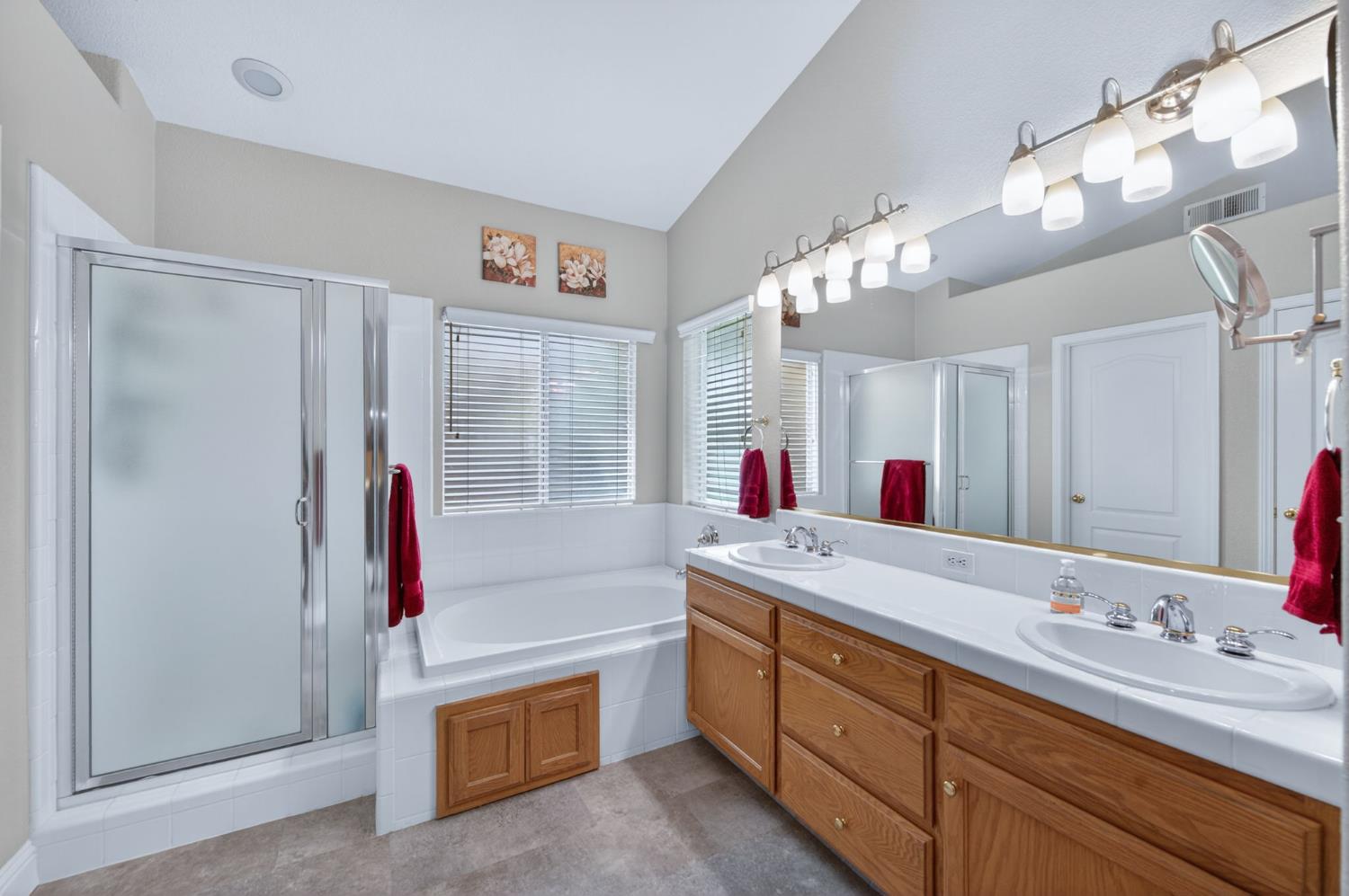 2329 Prescott Ave, Clovis, CA 93619