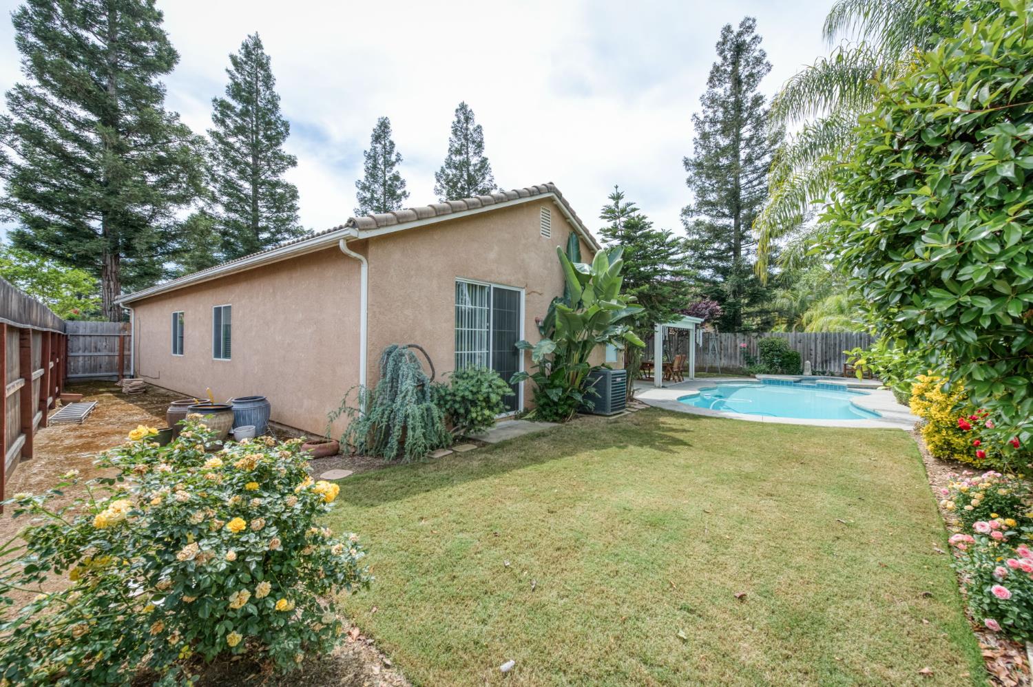 2329 Prescott Ave, Clovis, CA 93619