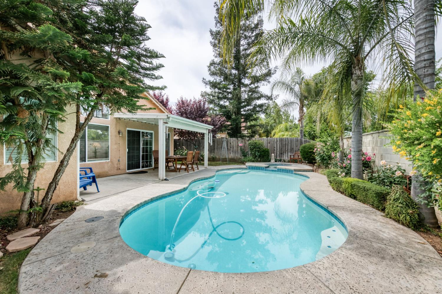 2329 Prescott Ave, Clovis, CA 93619