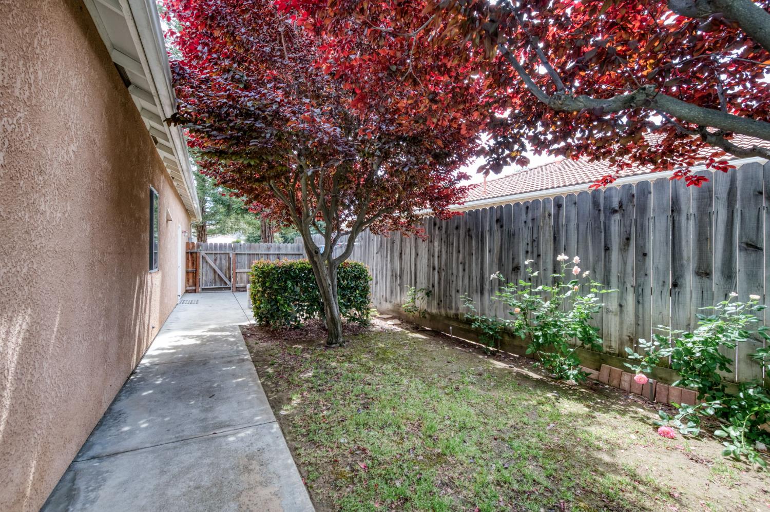 2329 Prescott Ave, Clovis, CA 93619