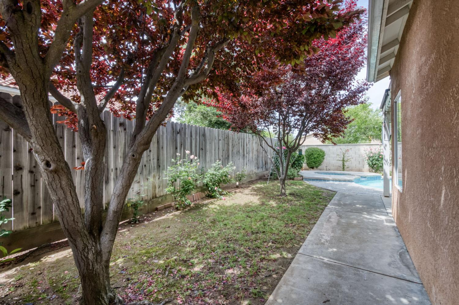 2329 Prescott Ave, Clovis, CA 93619