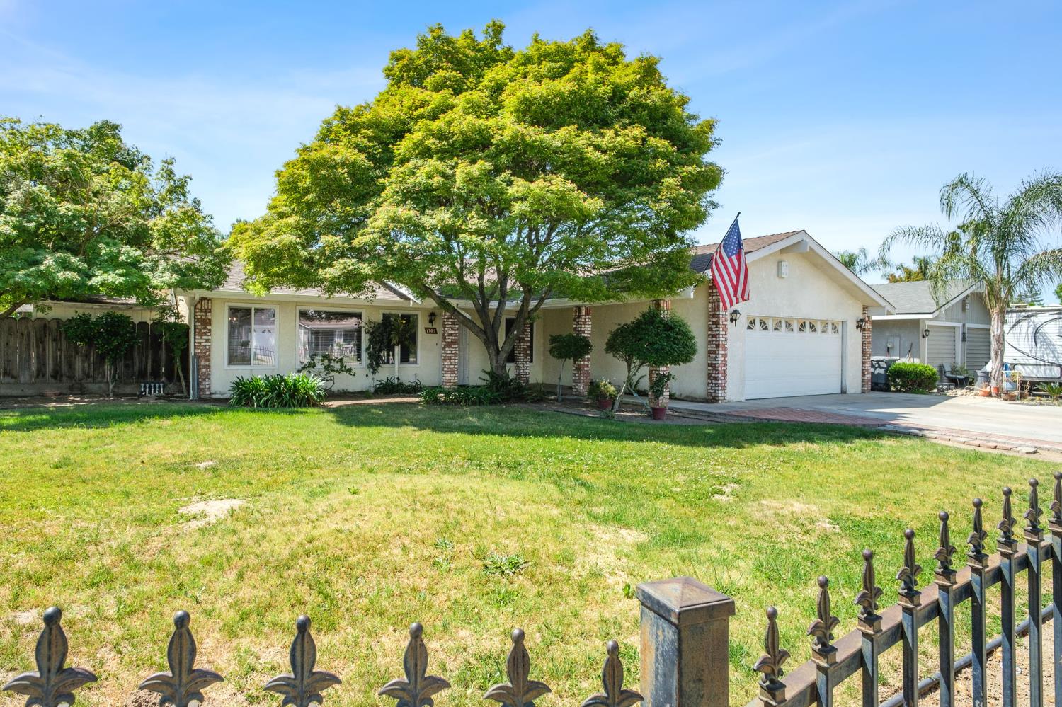 1305 Barbara St, Selma, CA 93662