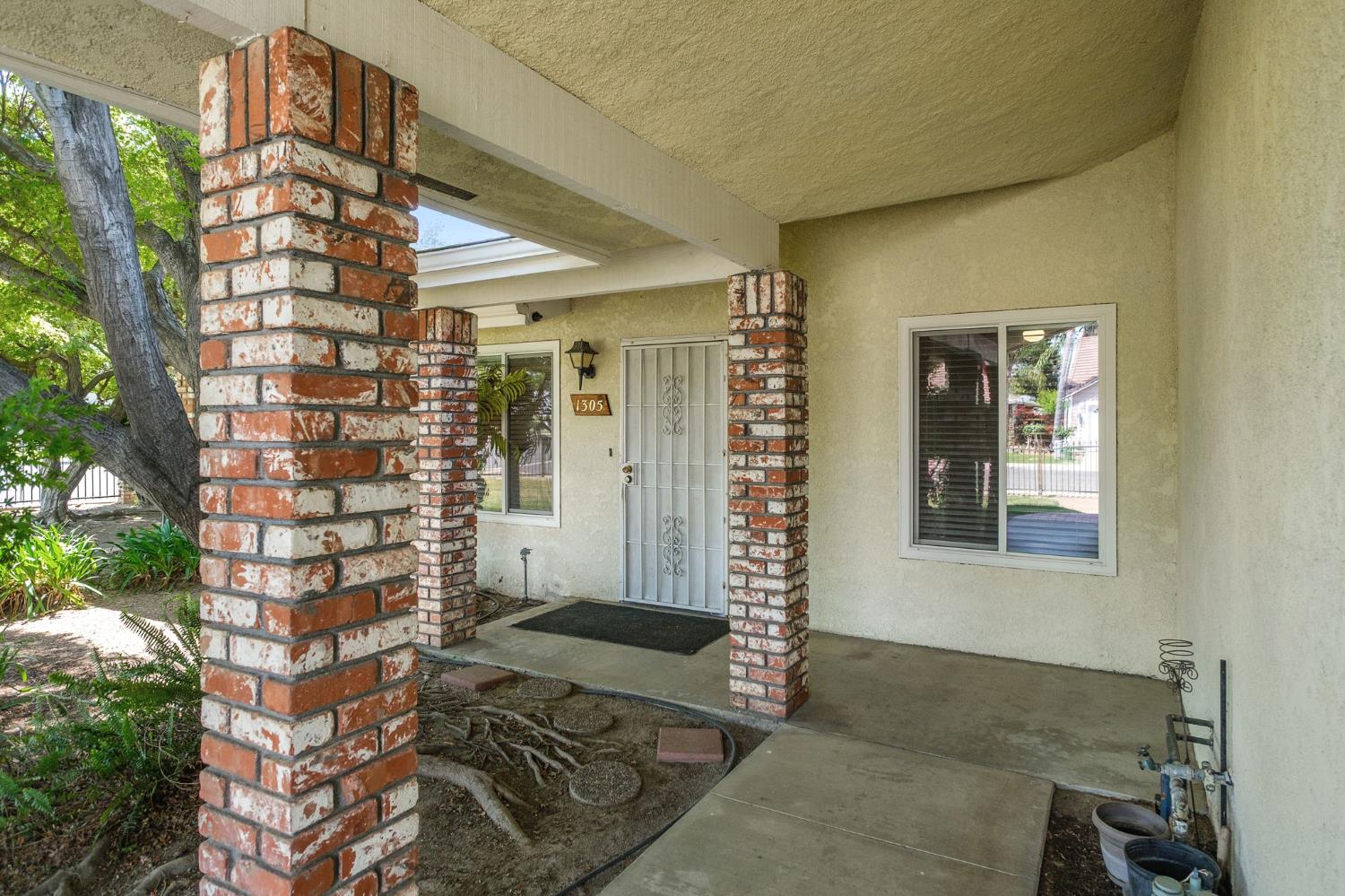 1305 Barbara St, Selma, CA 93662