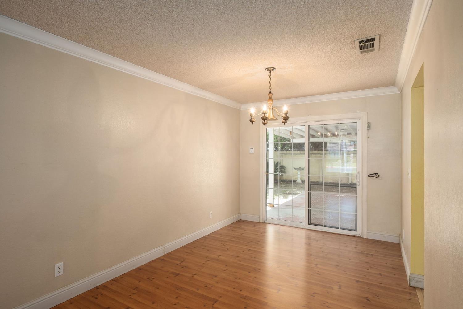 1305 Barbara St, Selma, CA 93662