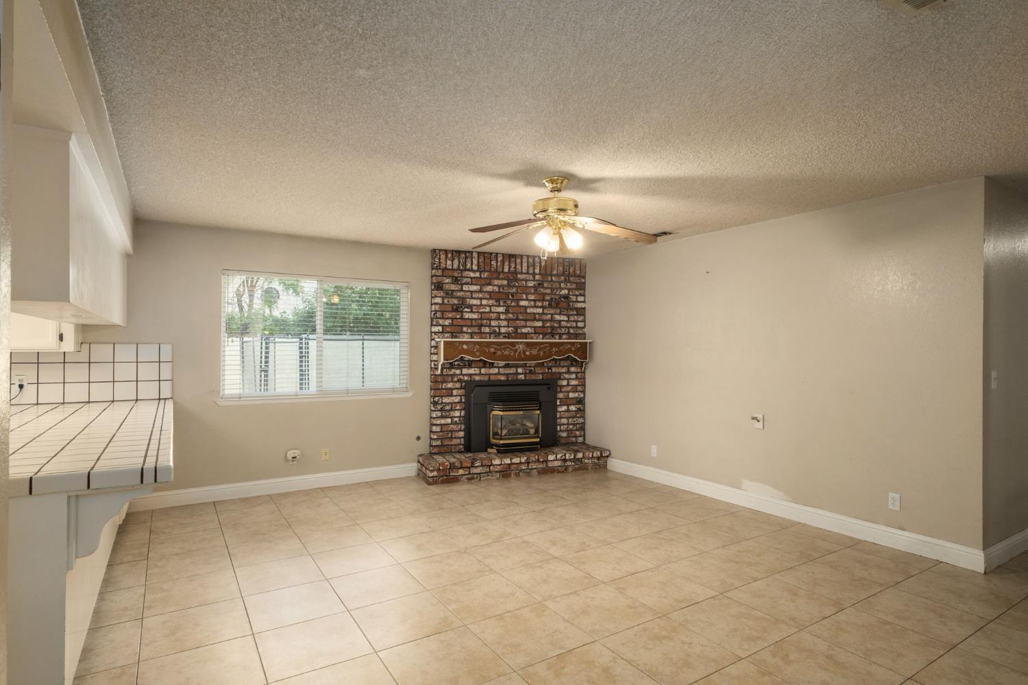 1305 Barbara St, Selma, CA 93662