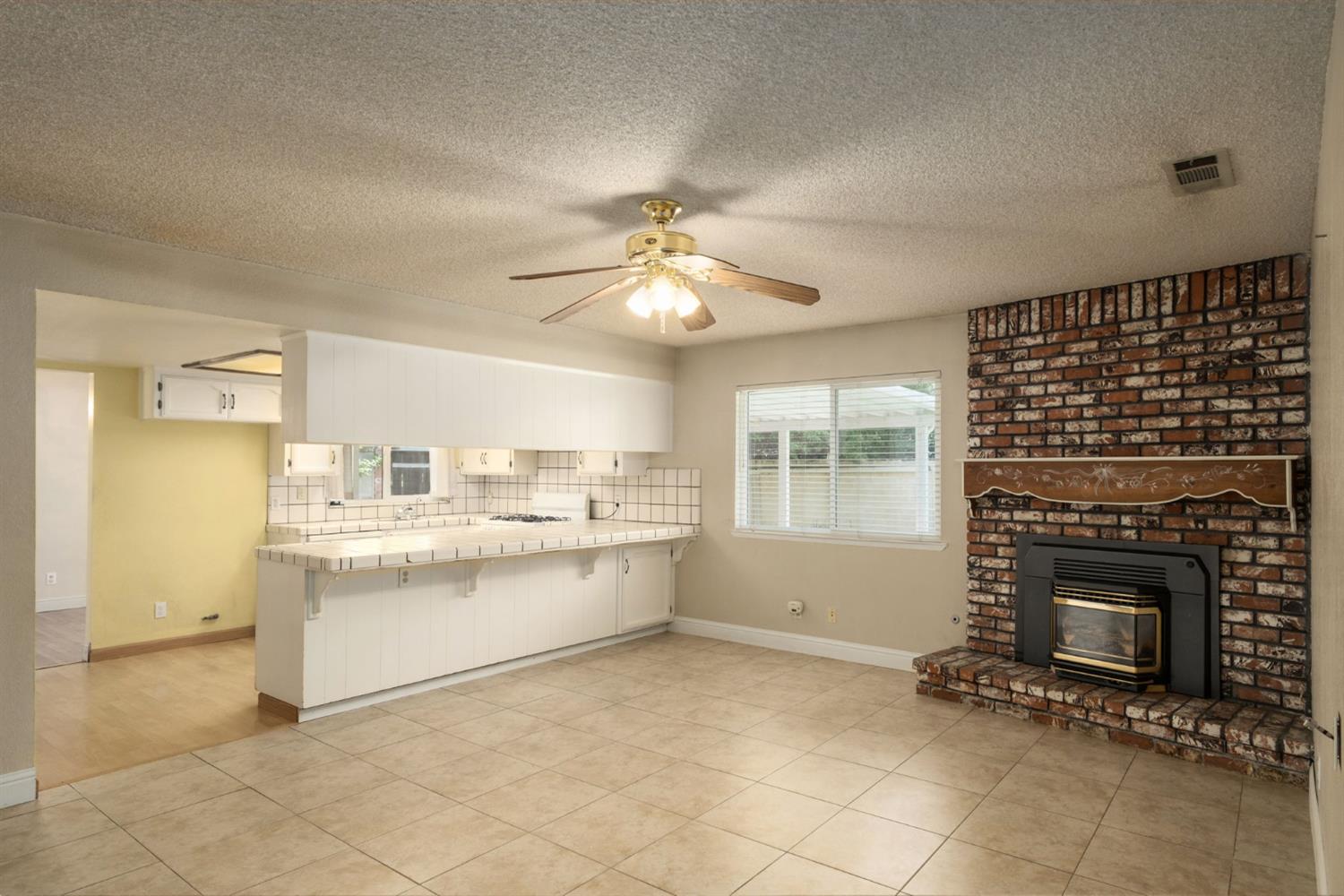 1305 Barbara St, Selma, CA 93662