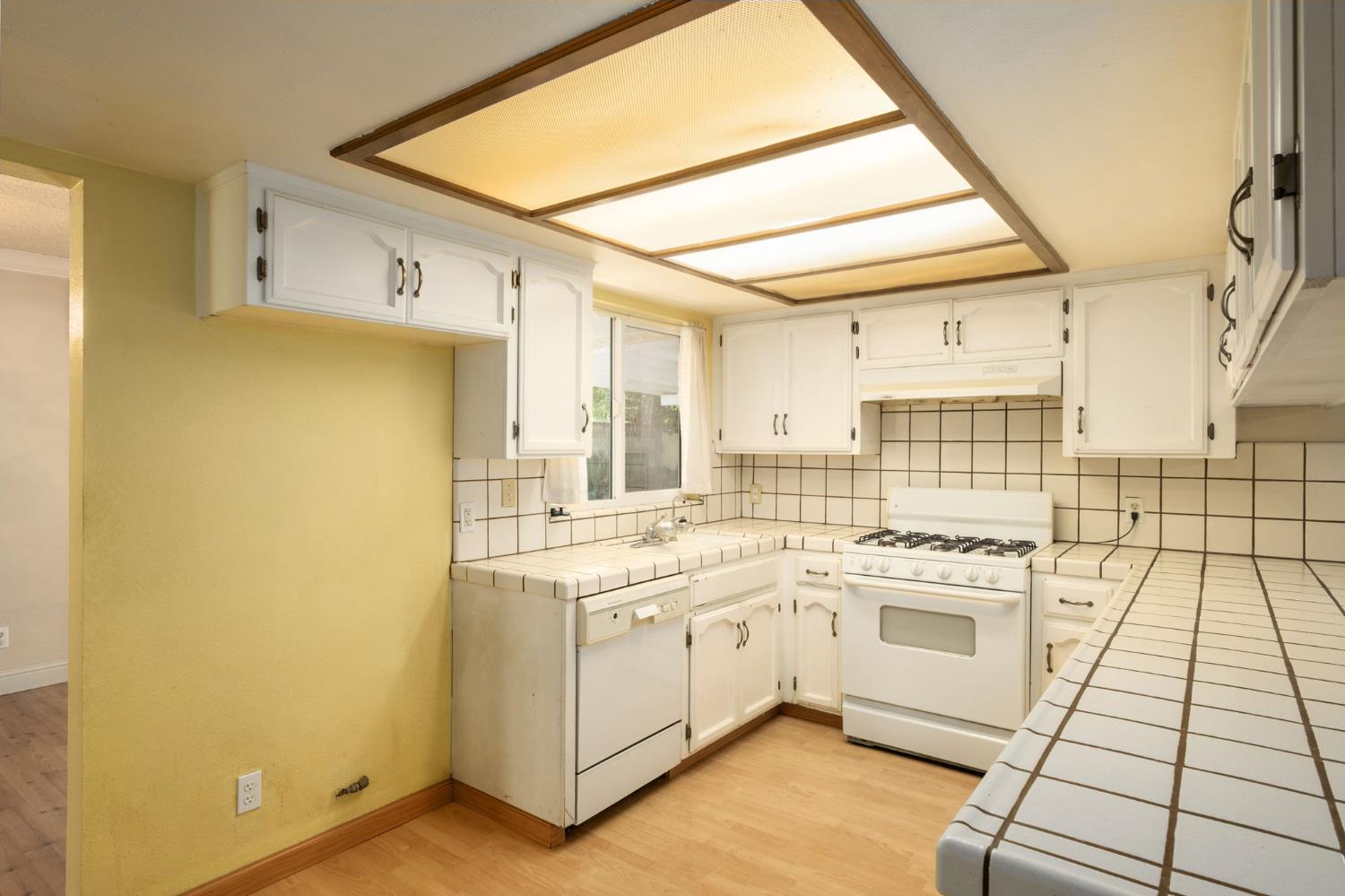 1305 Barbara St, Selma, CA 93662