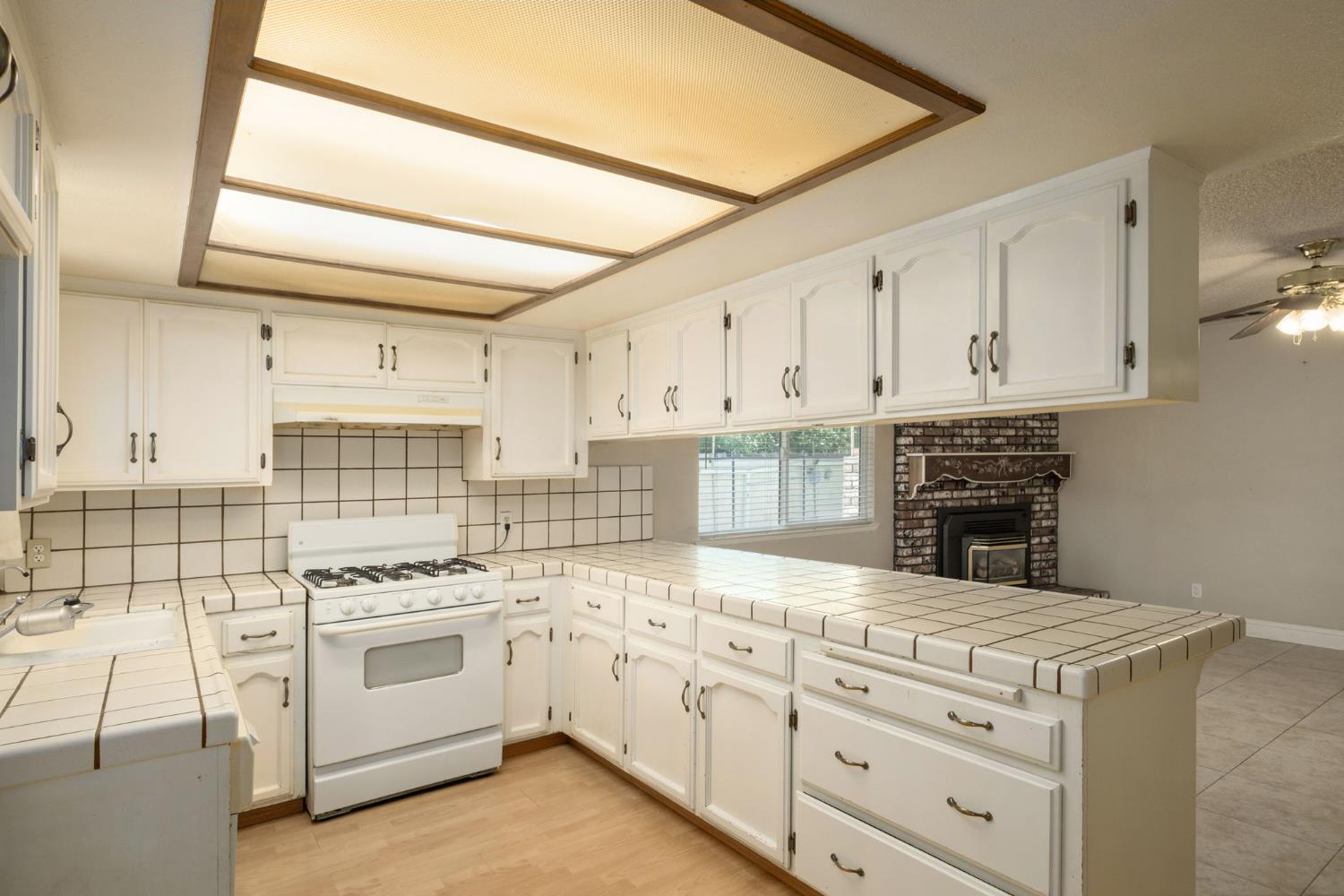 1305 Barbara St, Selma, CA 93662