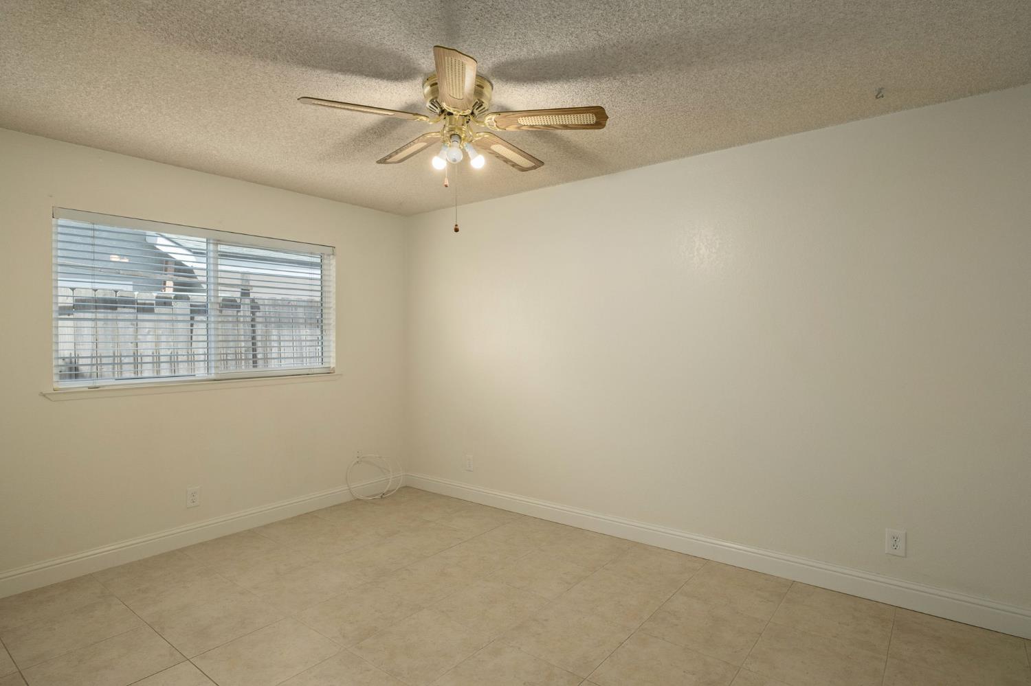 1305 Barbara St, Selma, CA 93662