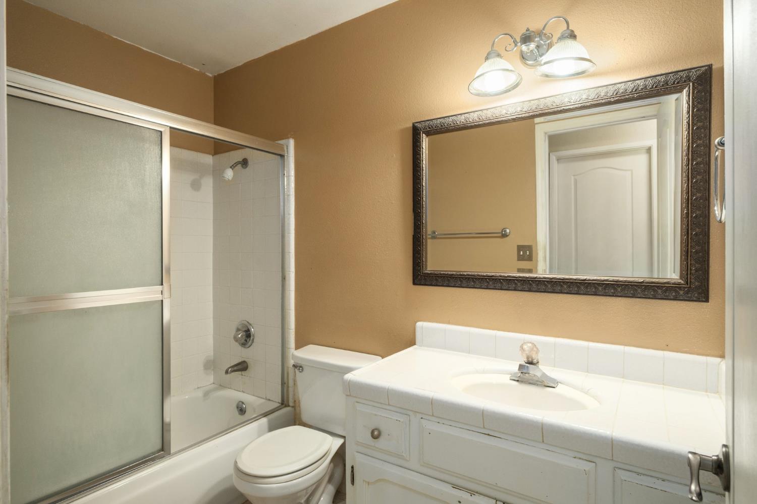 1305 Barbara St, Selma, CA 93662