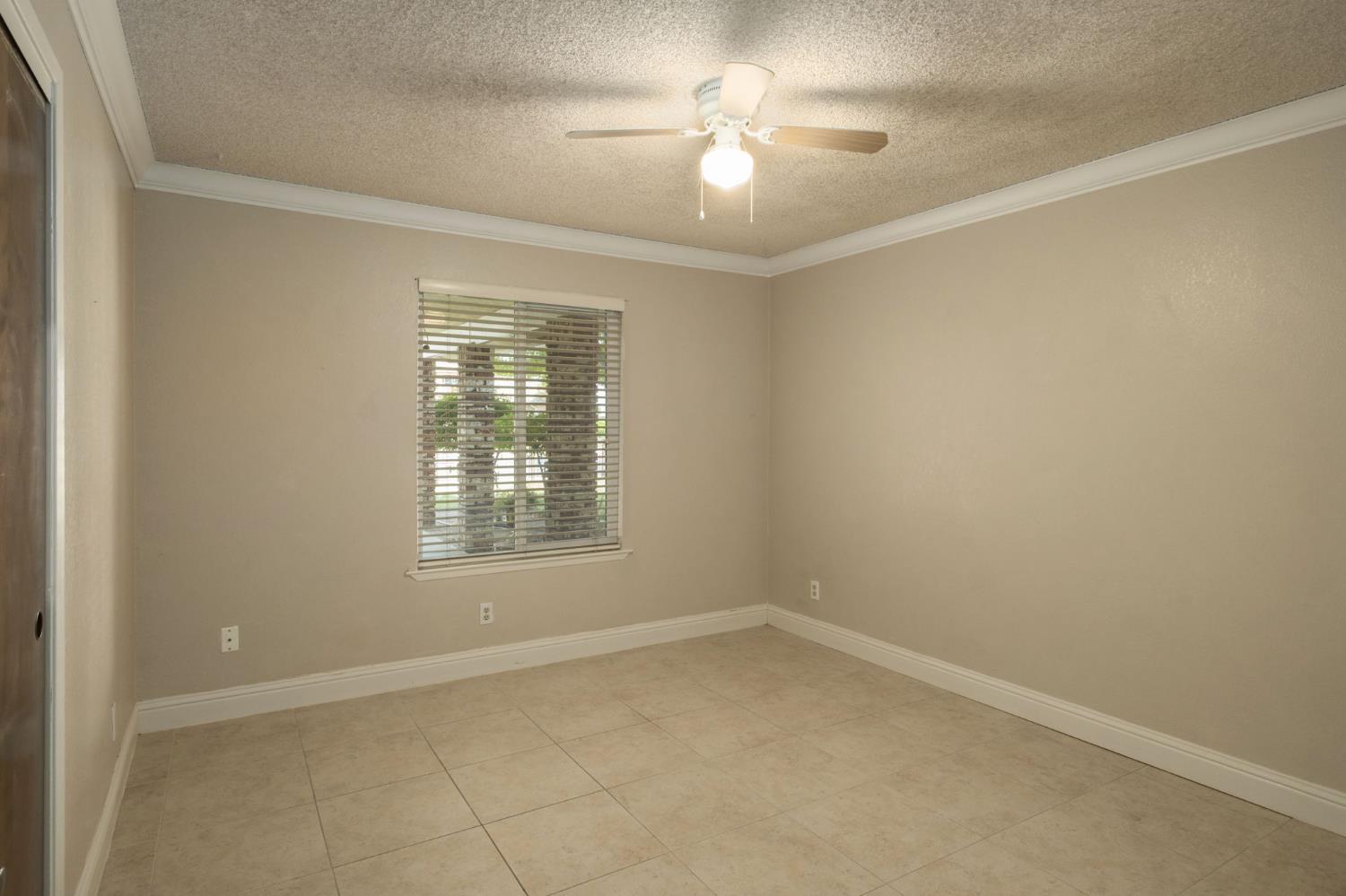 1305 Barbara St, Selma, CA 93662