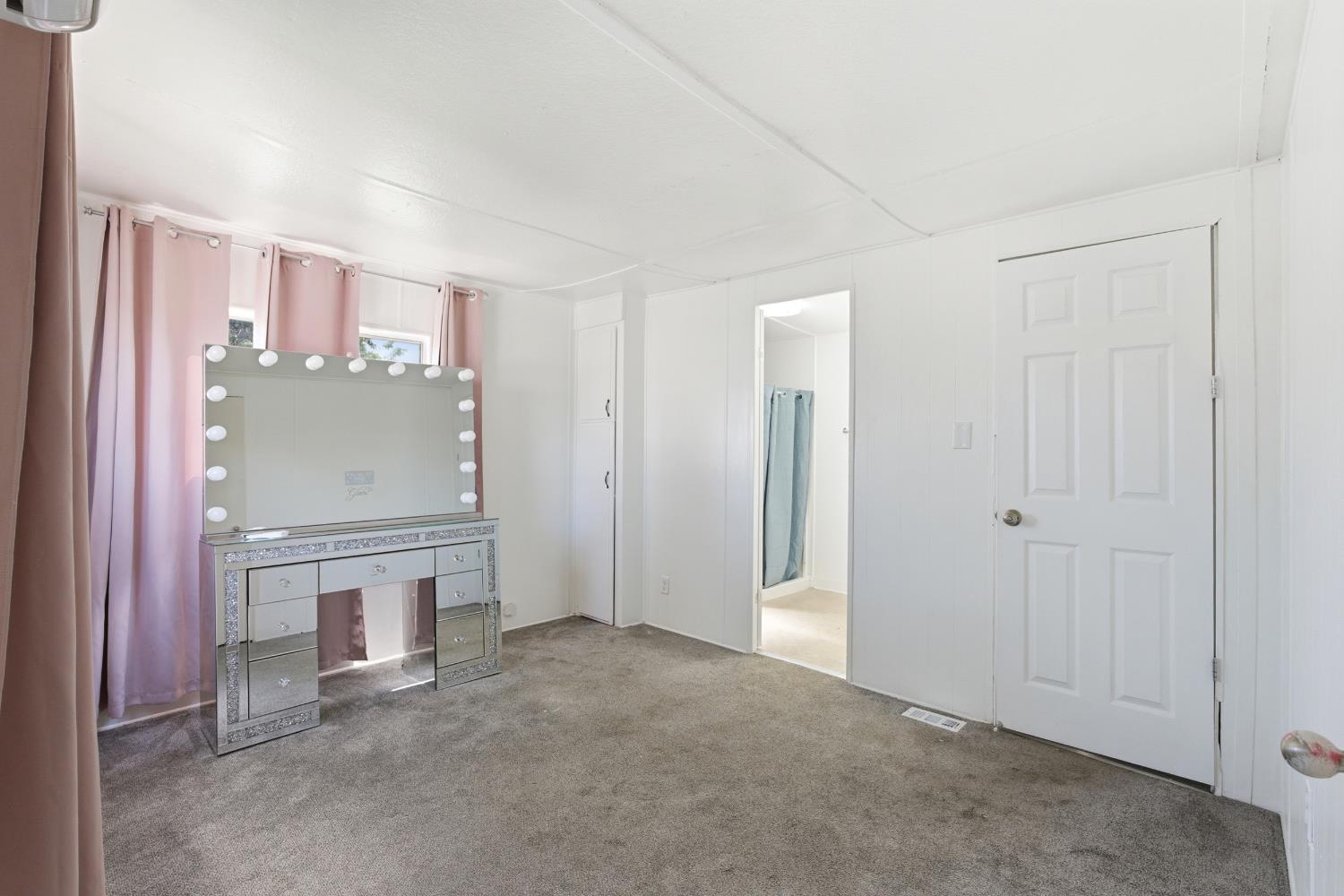 12846 W lacey Blvd #33, Hanford, CA 93230