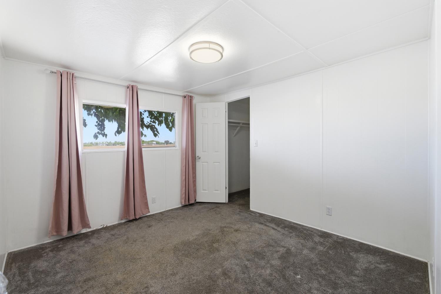 12846 W lacey Blvd #33, Hanford, CA 93230