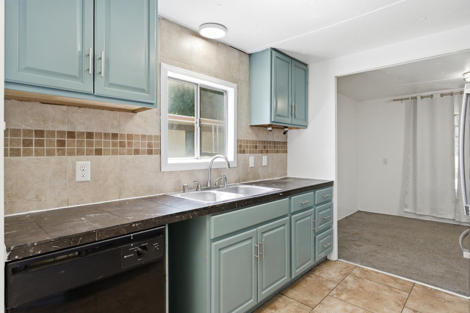 12846 W lacey Blvd #33, Hanford, CA 93230