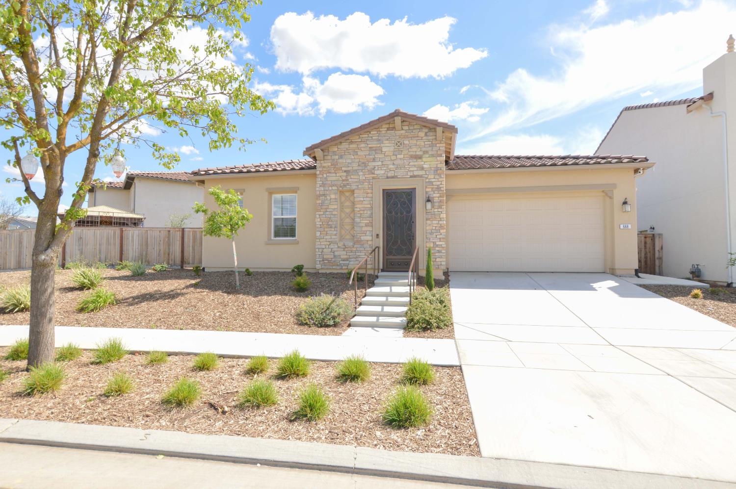 668 Rock Crest Ave, Madera, CA 93636