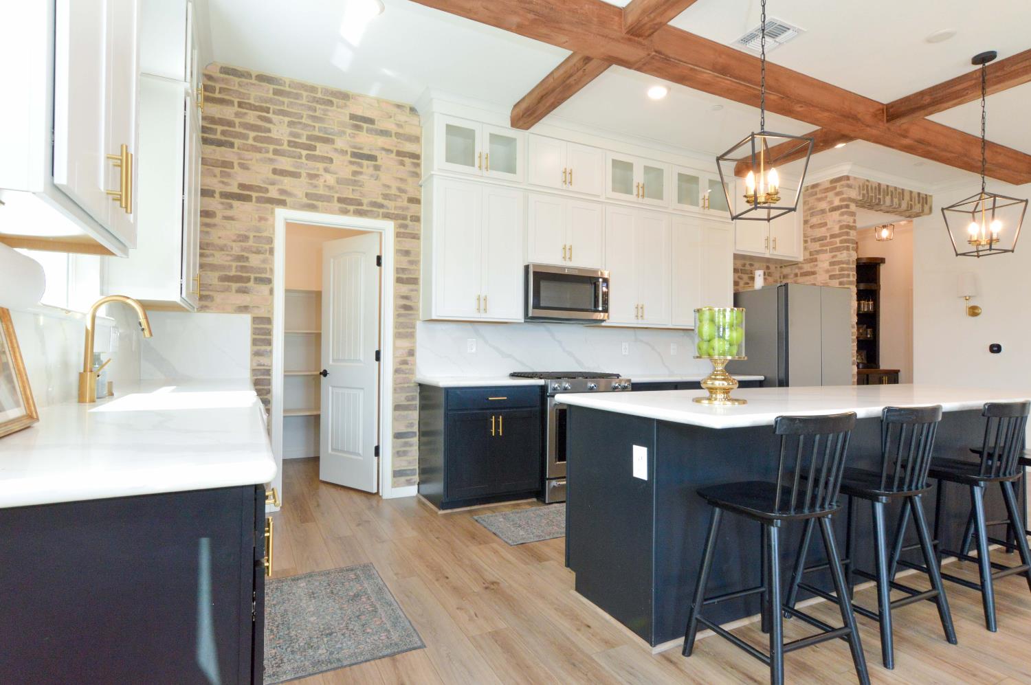 668 Rock Crest Ave, Madera, CA 93636