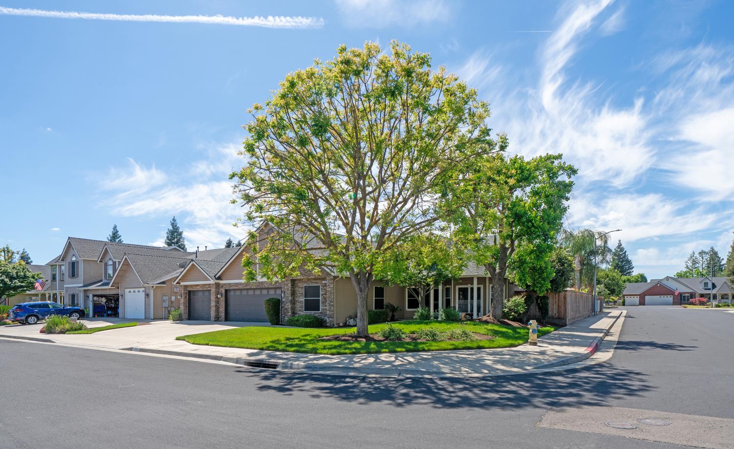 1774 N Homsy Ave, Clovis, CA 93619
