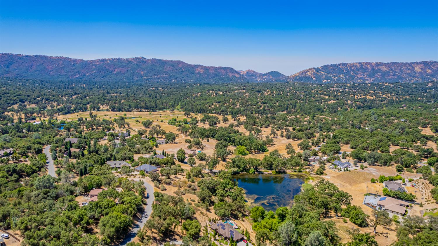 16 Lulniu Ln, Ahwahnee, CA 93601