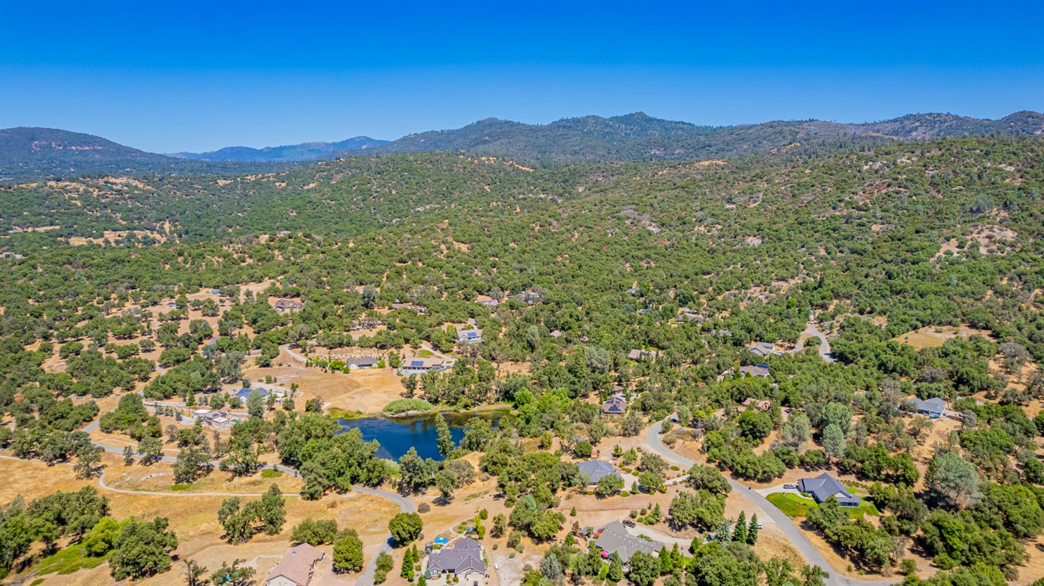 16 Lulniu Ln, Ahwahnee, CA 93601