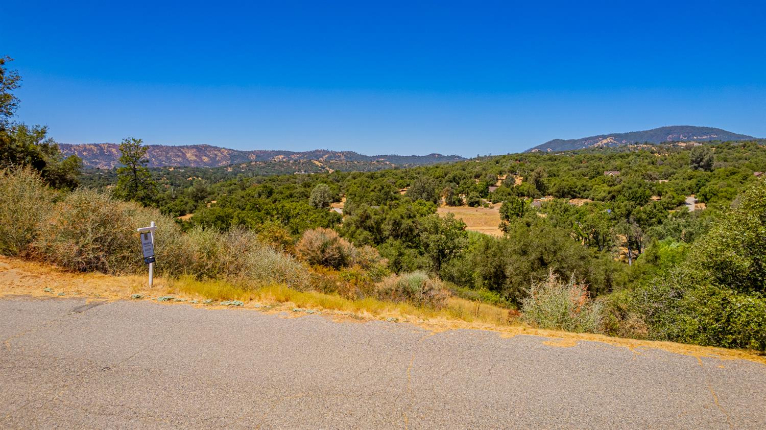 16 Lulniu Ln, Ahwahnee, CA 93601