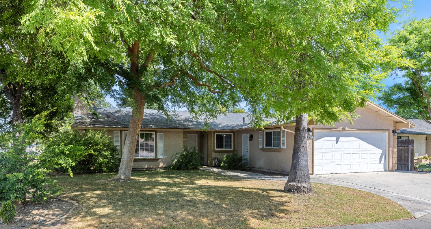 1607 Ashlan Ave, Clovis, CA 93611