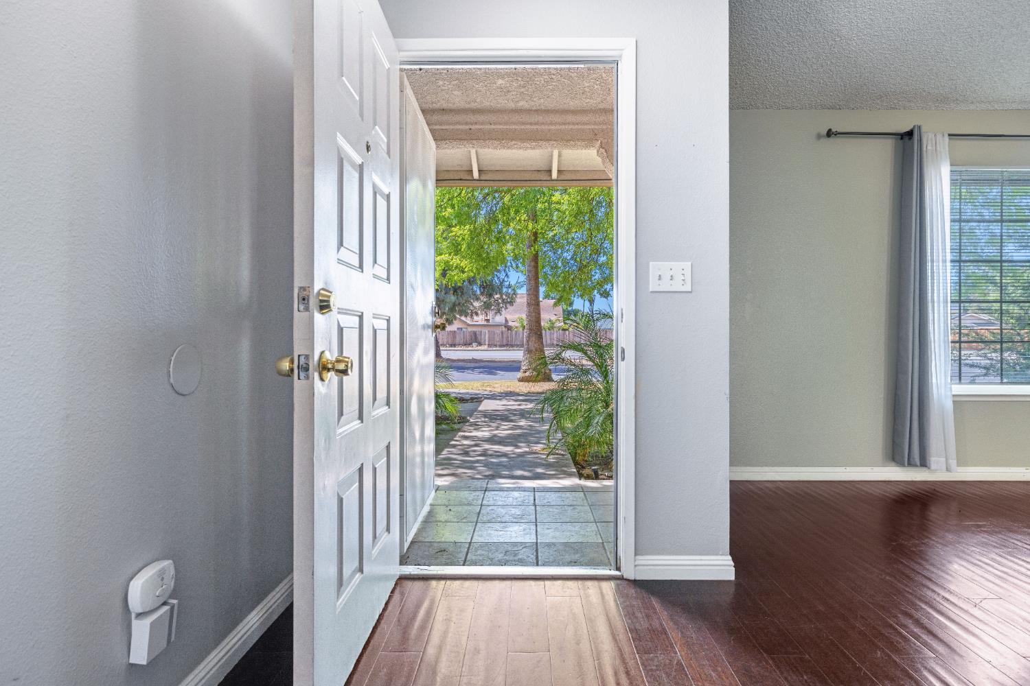 1607 Ashlan Ave, Clovis, CA 93611