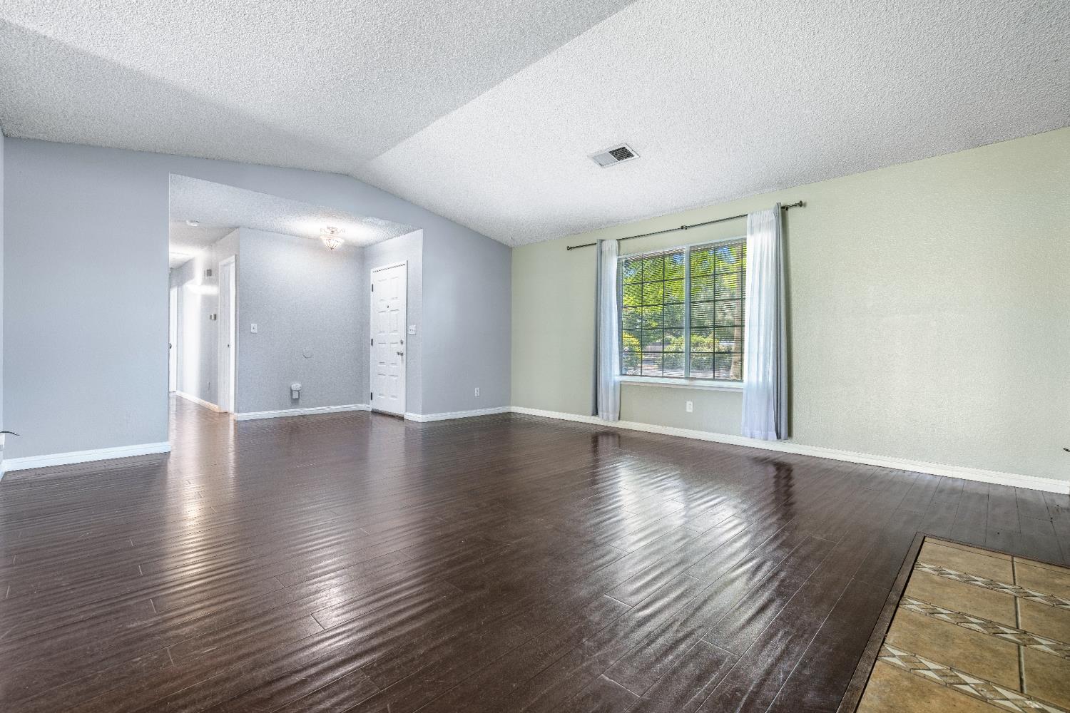 1607 Ashlan Ave, Clovis, CA 93611