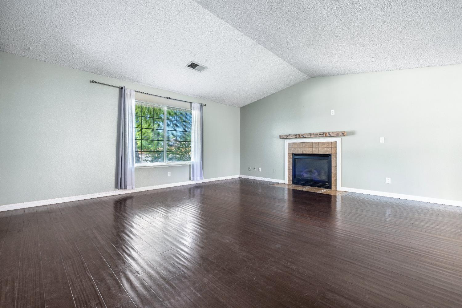 1607 Ashlan Ave, Clovis, CA 93611