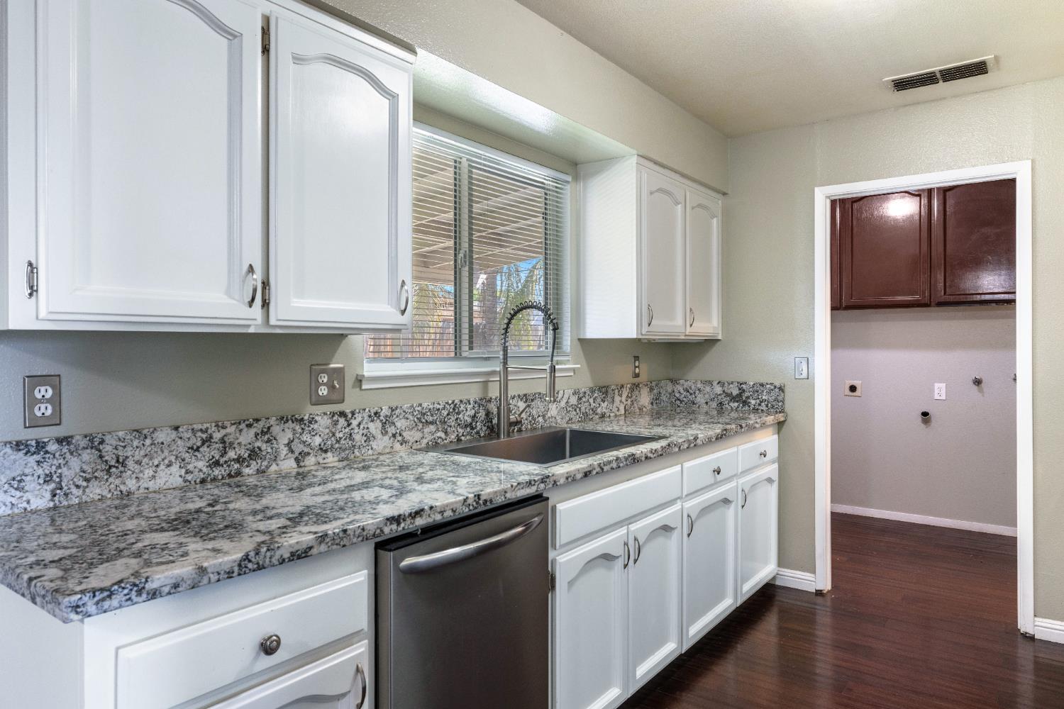 1607 Ashlan Ave, Clovis, CA 93611