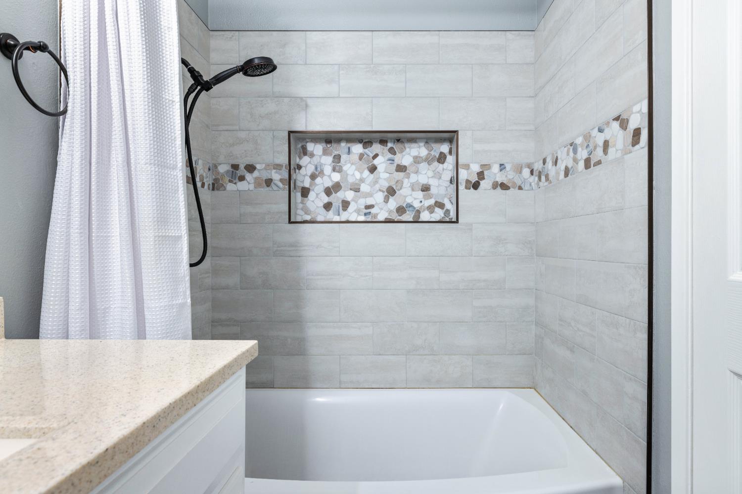 1607 Ashlan Ave, Clovis, CA 93611