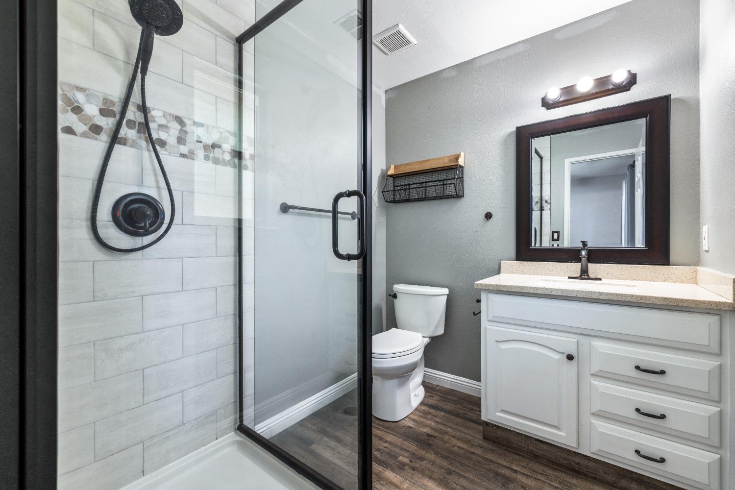 1607 Ashlan Ave, Clovis, CA 93611