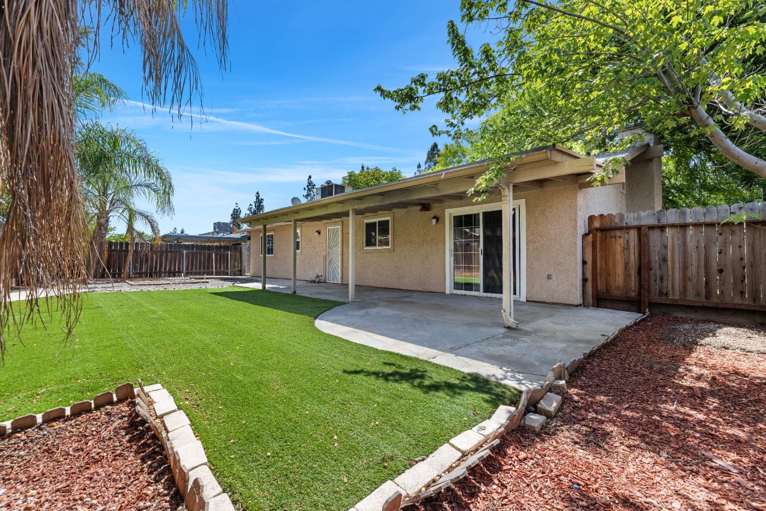 1607 Ashlan Ave, Clovis, CA 93611