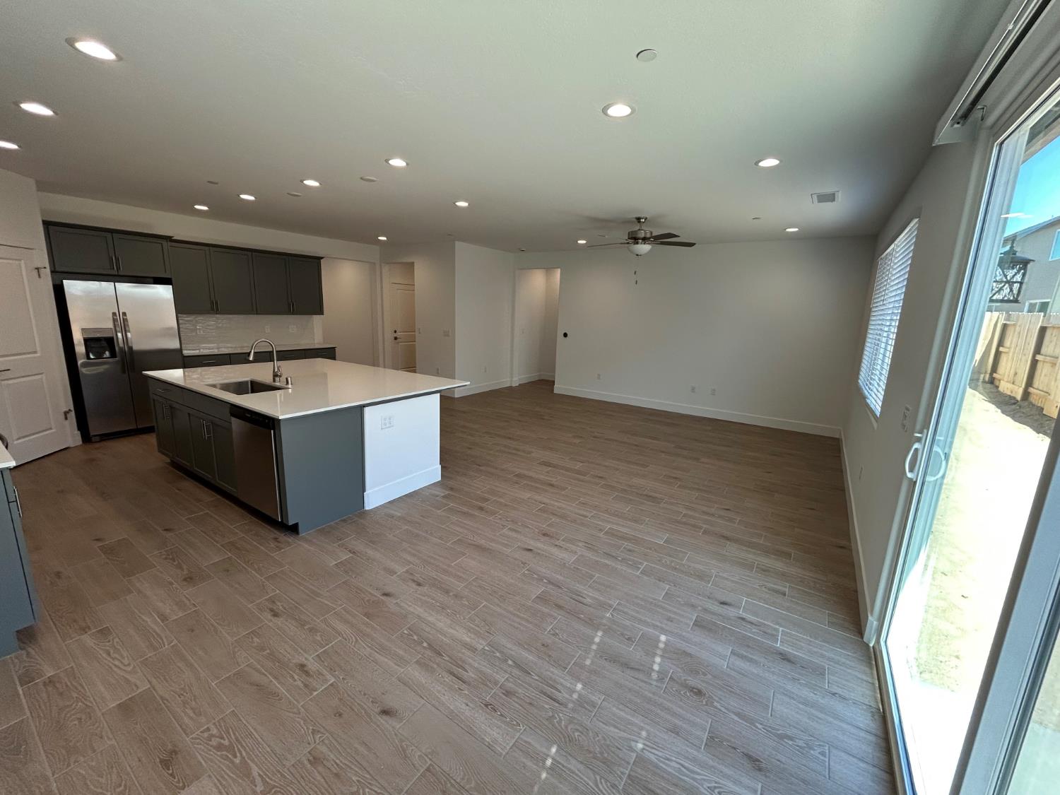 2873 E Corteza Dr, Fresno, CA 93730