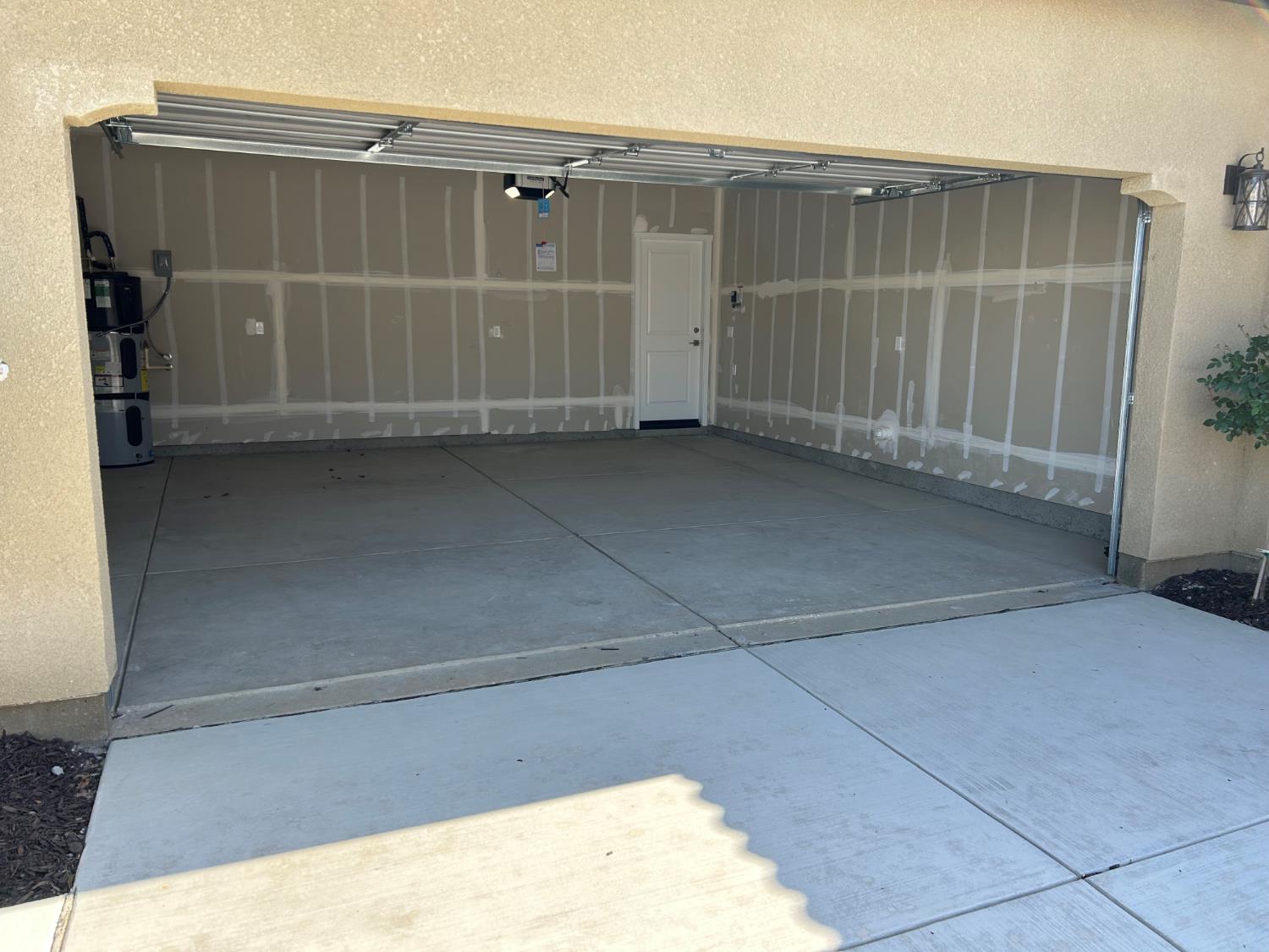 2873 E Corteza Dr, Fresno, CA 93730