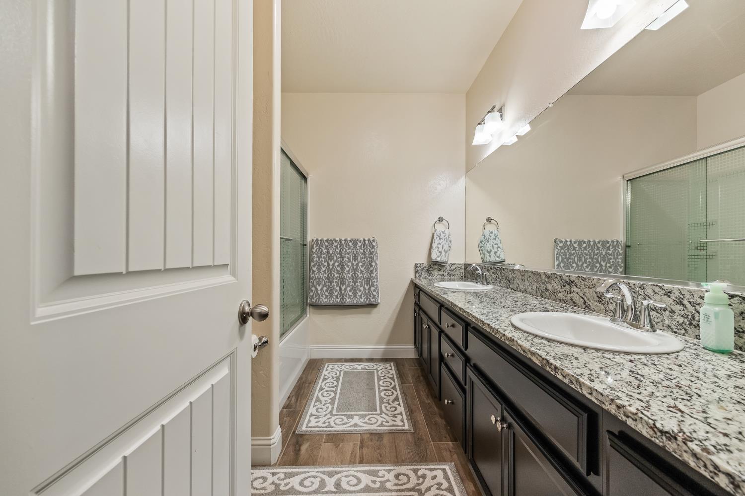 5355 W Hammond Ave, Fresno, CA 93722