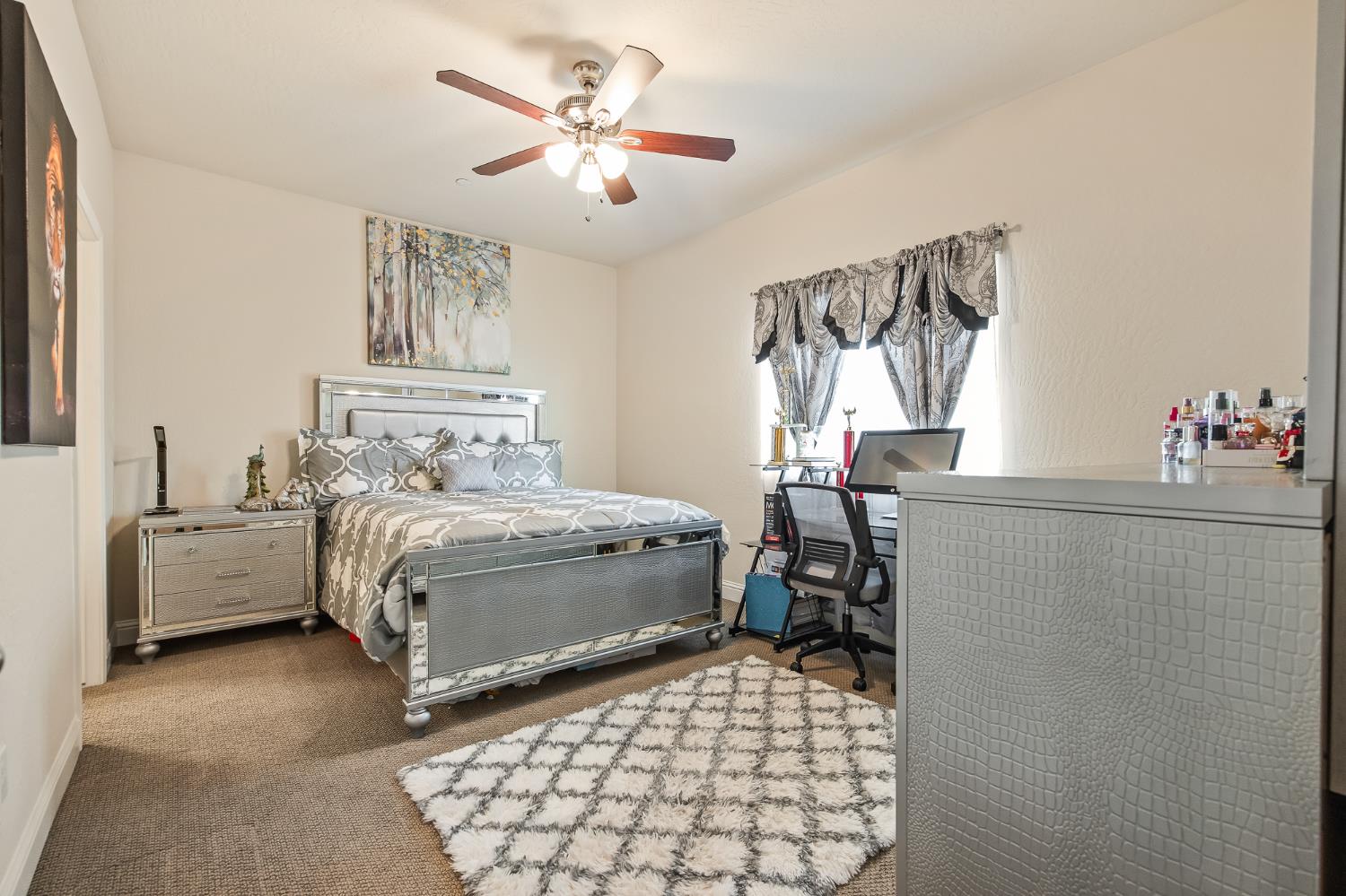 5355 W Hammond Ave, Fresno, CA 93722