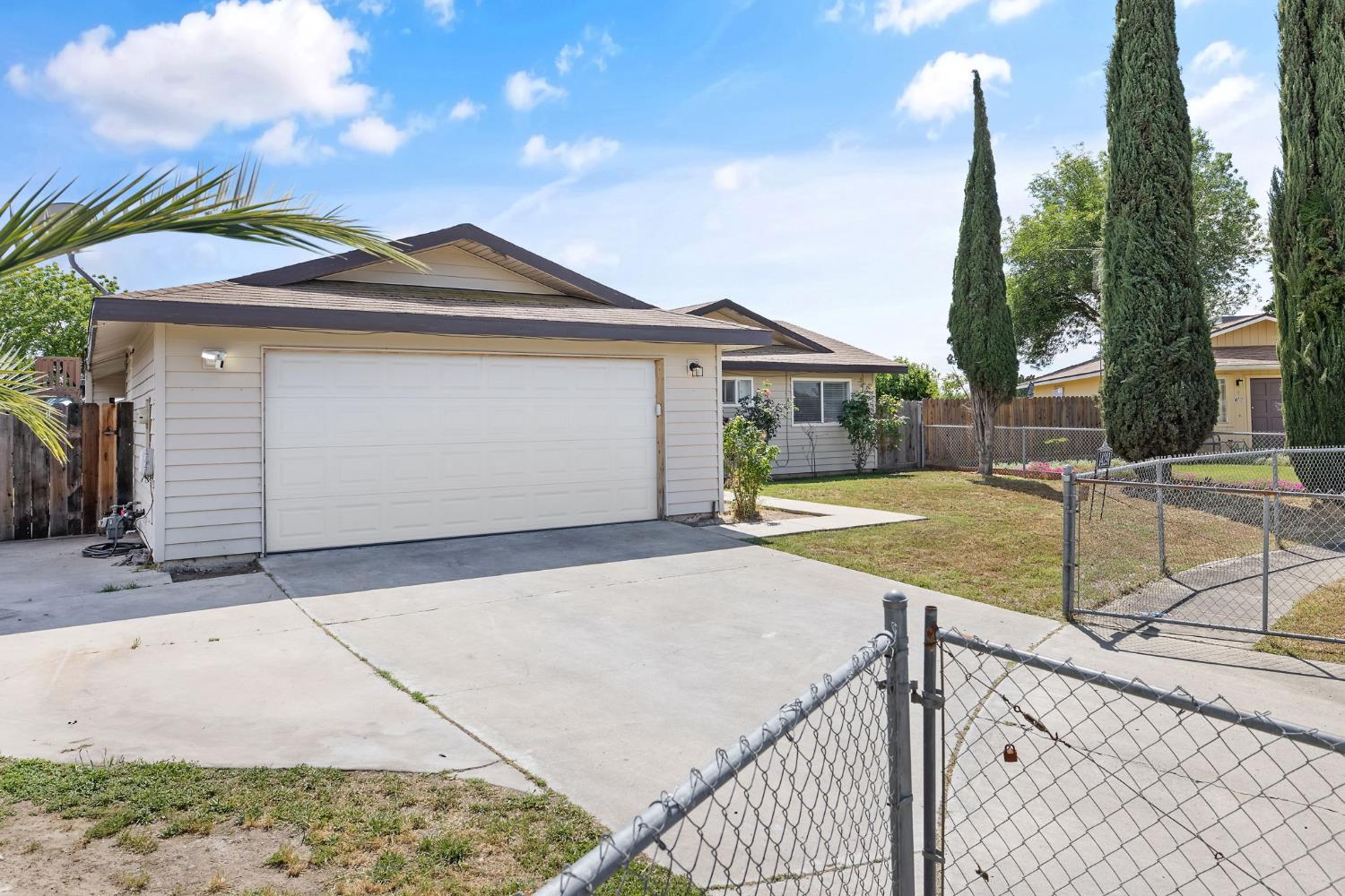 14291 Rosemary Cir, Armona, CA 93202