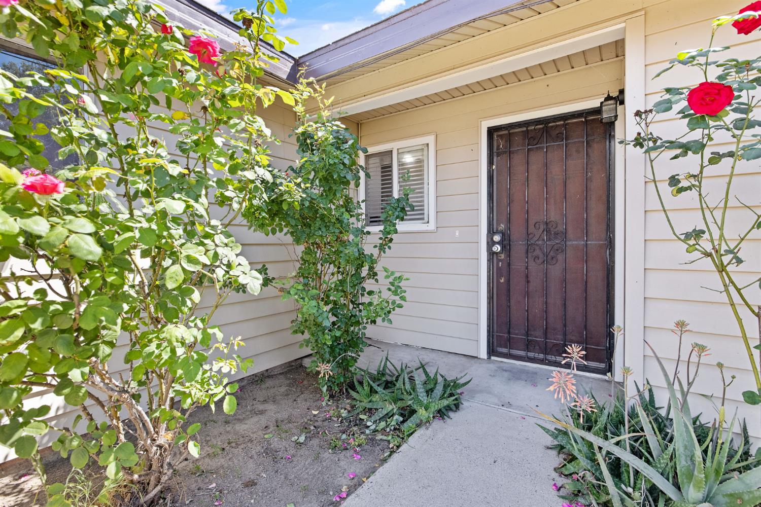 14291 Rosemary Cir, Armona, CA 93202