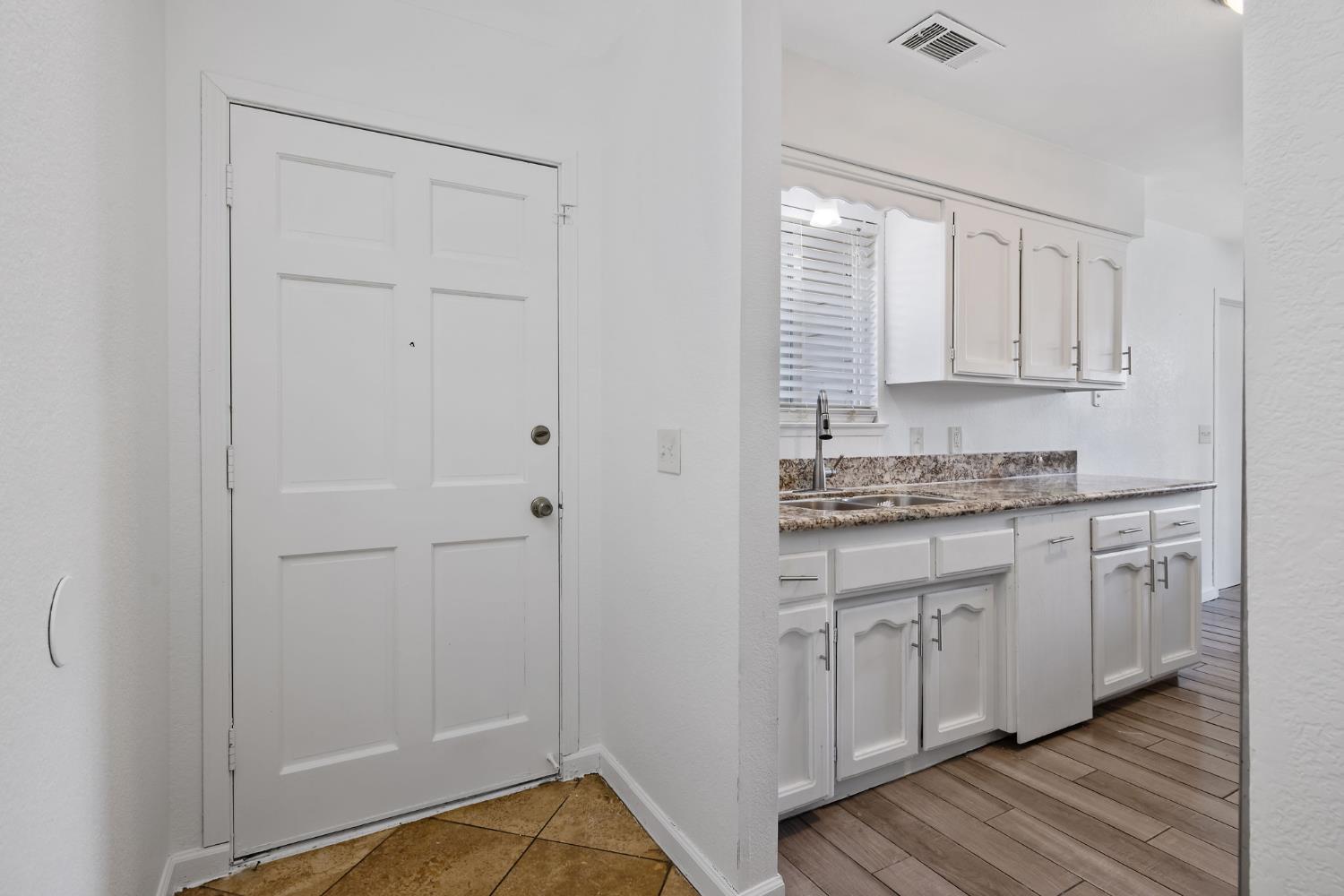 14291 Rosemary Cir, Armona, CA 93202