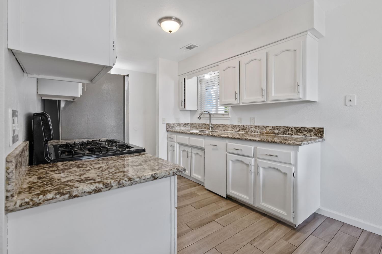 14291 Rosemary Cir, Armona, CA 93202