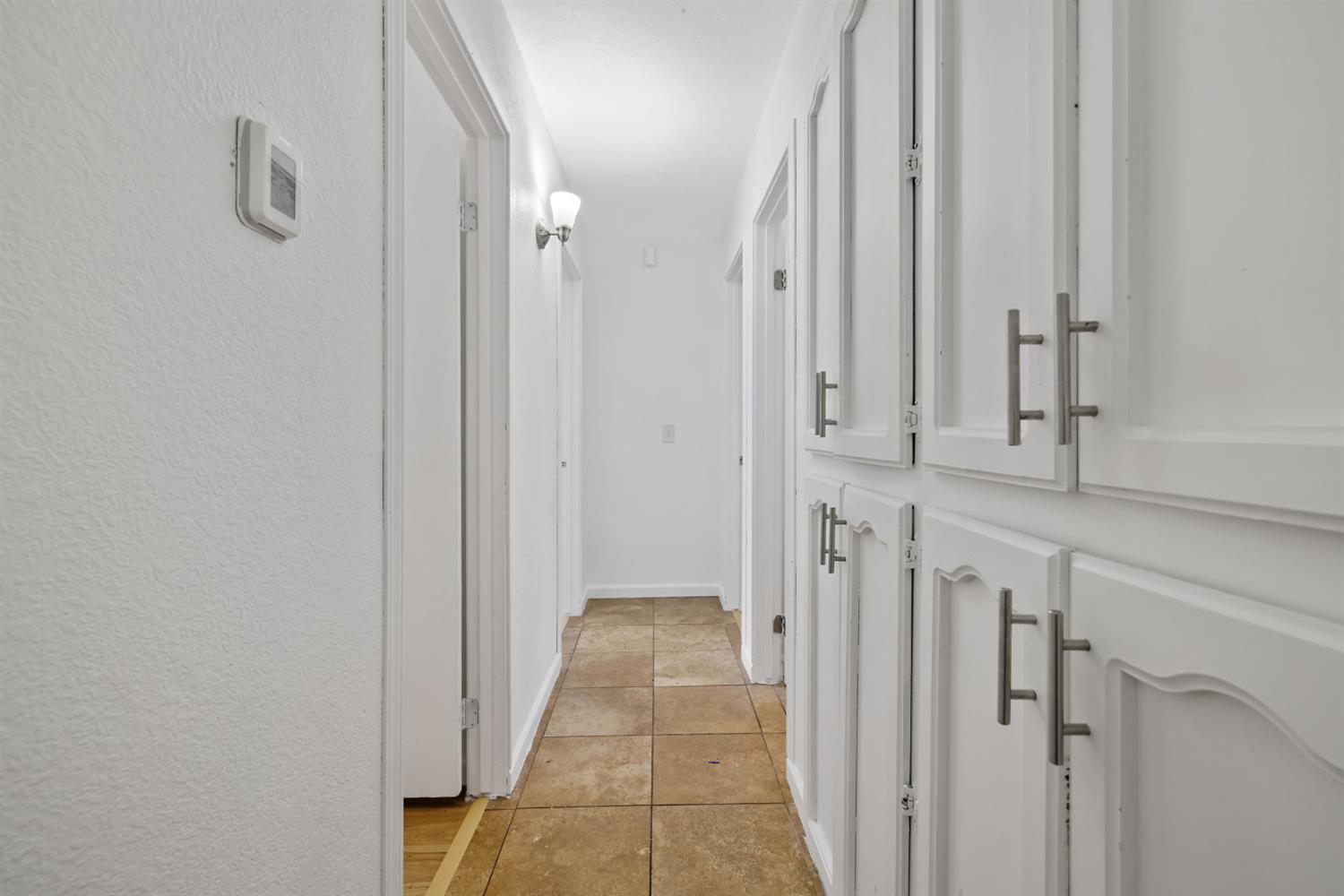 14291 Rosemary Cir, Armona, CA 93202