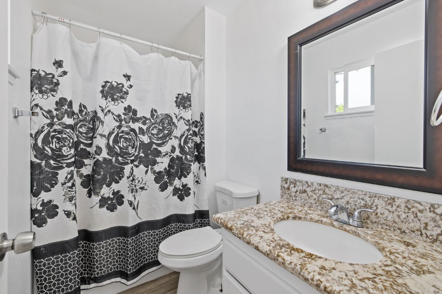 14291 Rosemary Cir, Armona, CA 93202