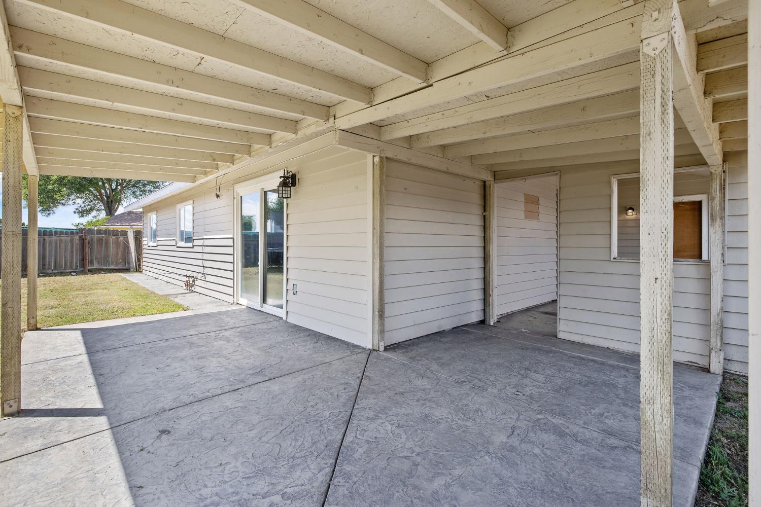 14291 Rosemary Cir, Armona, CA 93202