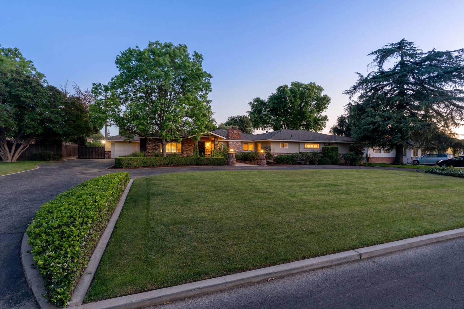 1027 W Rialto Ave, Fresno, CA 93705