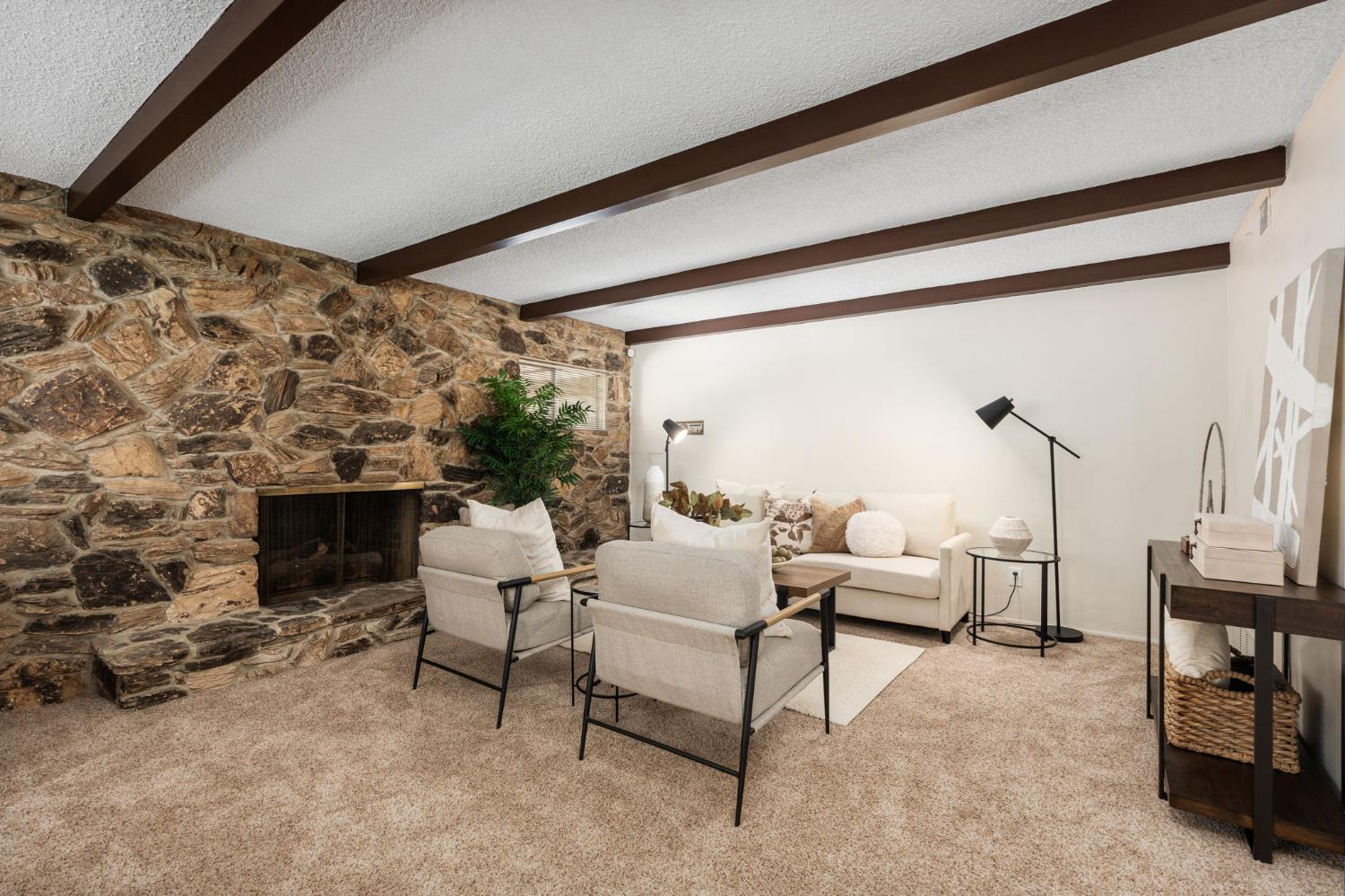 1027 W Rialto Ave, Fresno, CA 93705